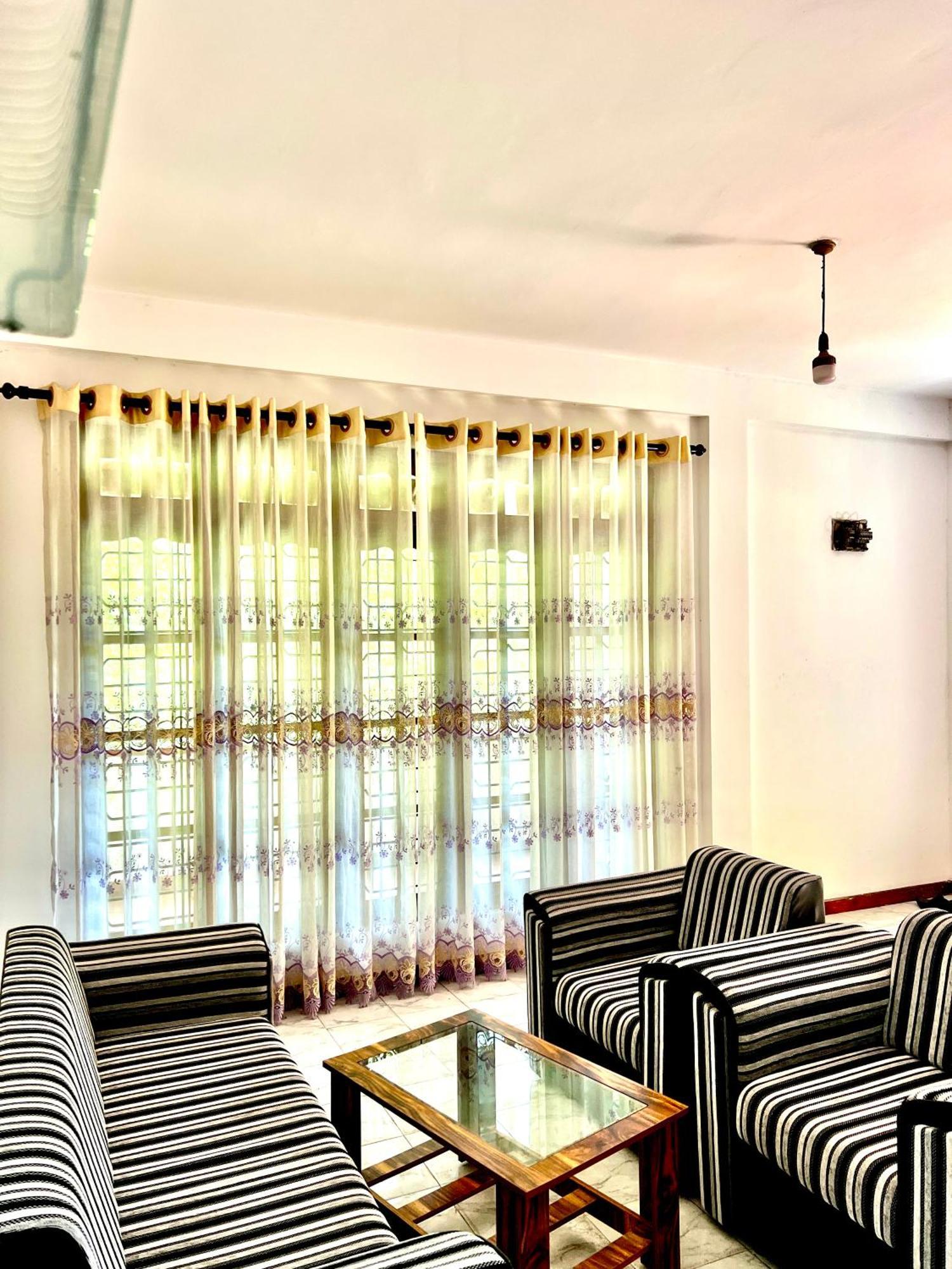 Pineview Lodge เอลลา ภายนอก รูปภาพ